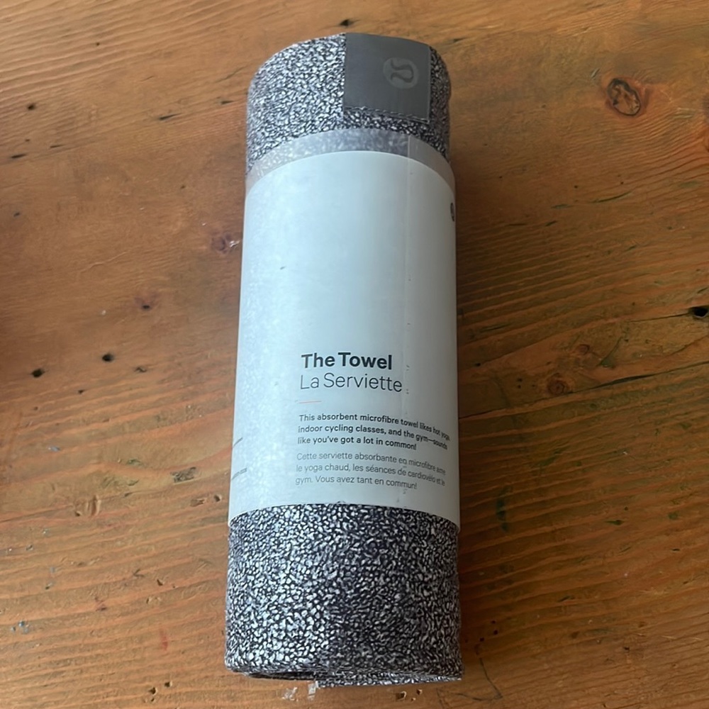 Lululemon The Towel large.